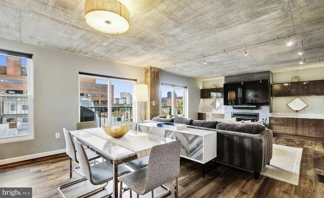 Photo - 3210 Grace St NW Unidad 308