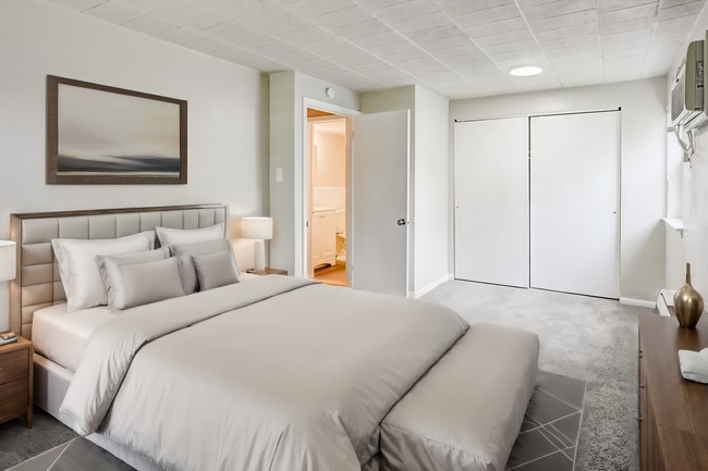 Bedroom - Hillside Pointe Apartments