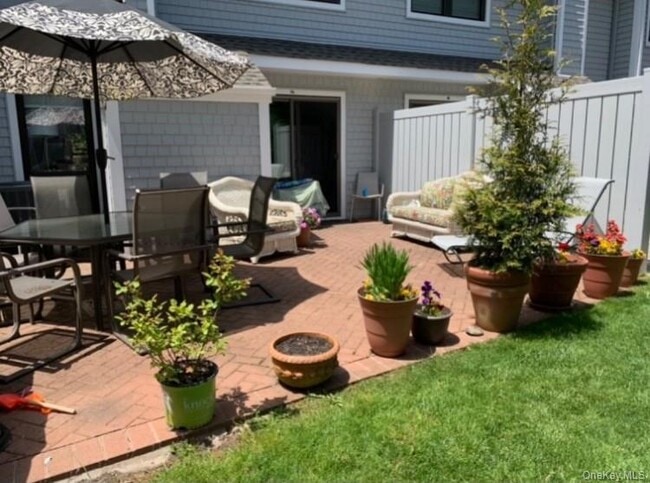 Building Photo - 50 Hubbard Ln Unit 14