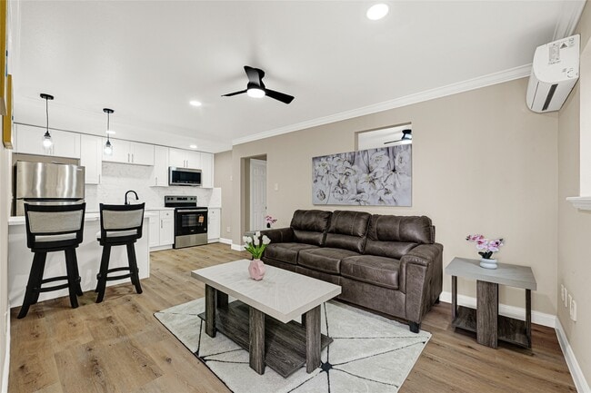 Building Photo - 1603 Welch St Unit 5