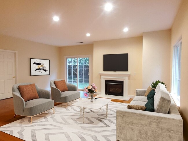 Photo - 1570 Layla Ct