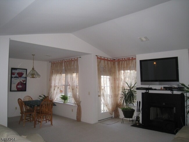 Building Photo - 11 Evergreen Dr Unit 64