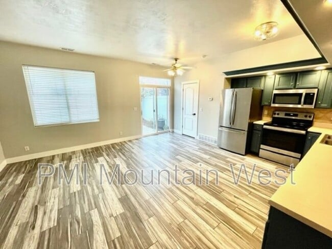 Photo - 55 Peregrine Ln