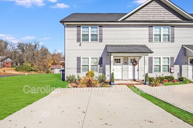 Photo - 604 W 8th St