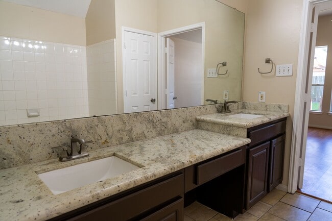 15627 Rosewood Hill Ct