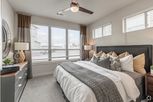 1HAB, 1BA - 672 ft² - Ironridge at Hill Country Village