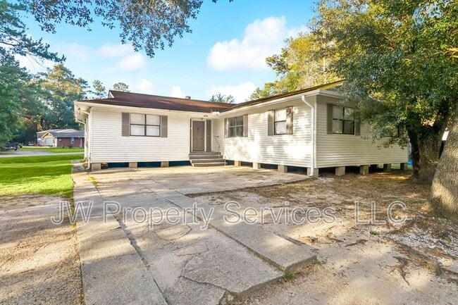 Building Photo - 206 Sunset Dr