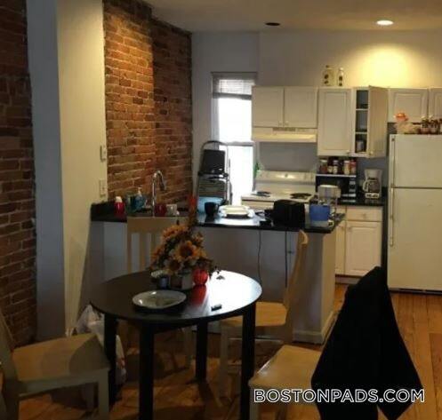 Photo - 216 Hemenway St Unit 1