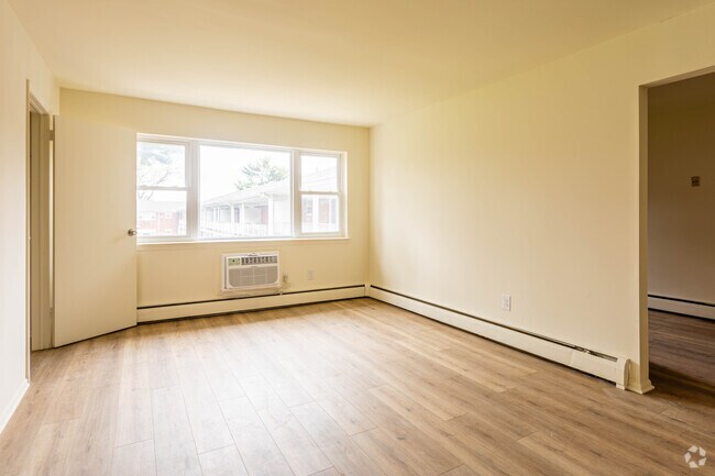 1BR, 1BA - 775SF - Living Area