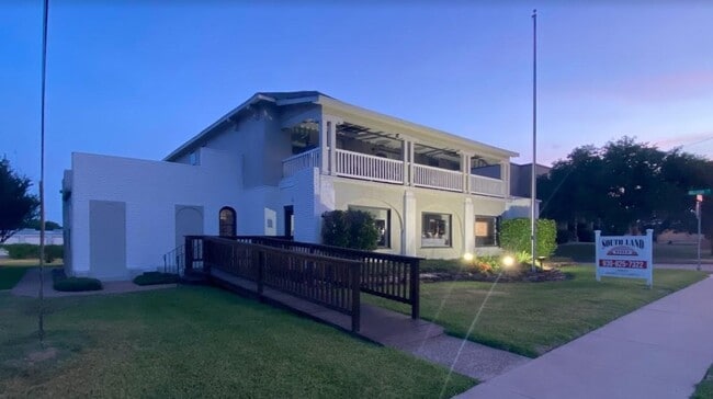 Photo - 329 E Washington Ave