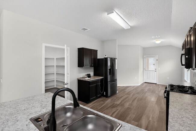 Photo - Spacious 3 Bed / 2 Bath w/ Large Kitchen & Natural Light