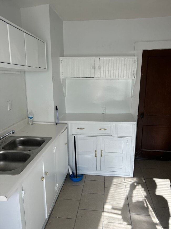 Photo - 14 Gerdon Ave Unit Lower