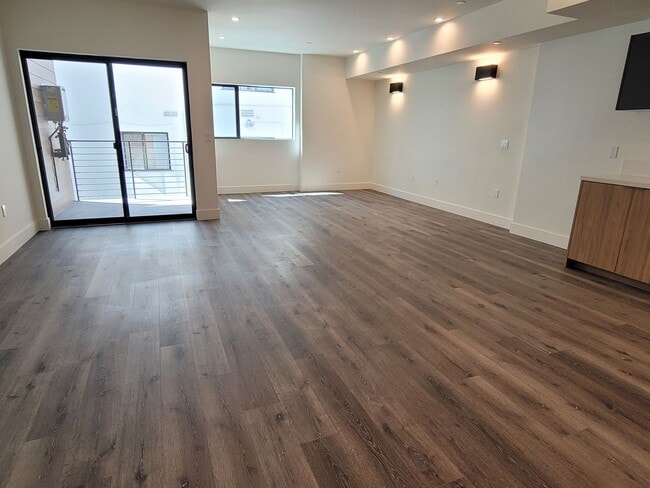 Building Photo - 862 Moraga Dr