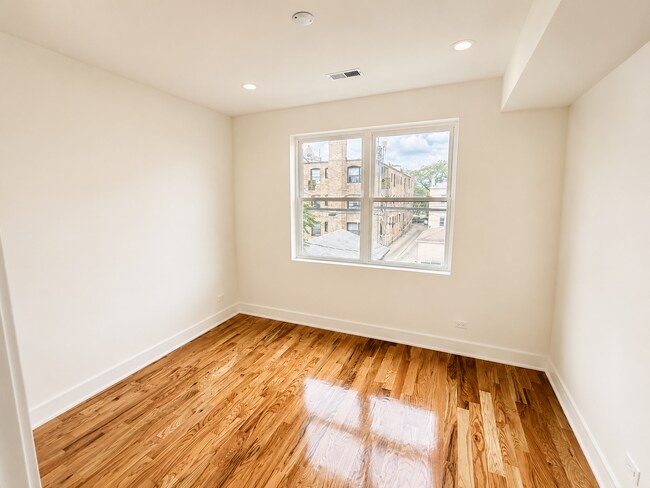 Photo - 3136 N Ridgeway Ave Unit 002