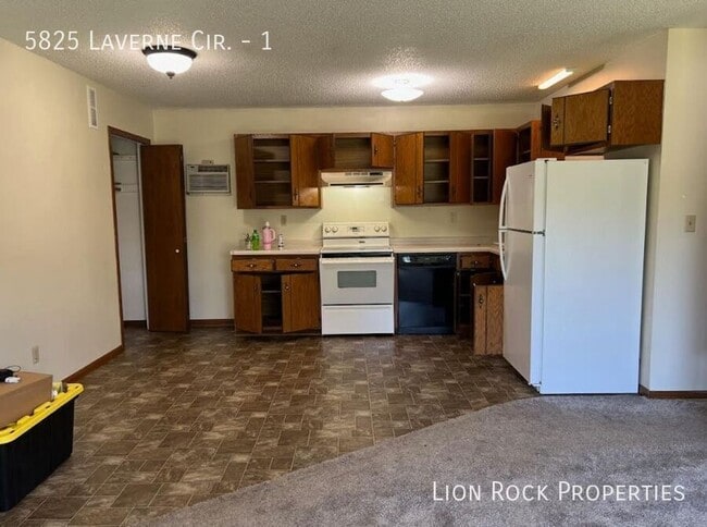 Building Photo - 5825 Laverne Cir N Unit 1