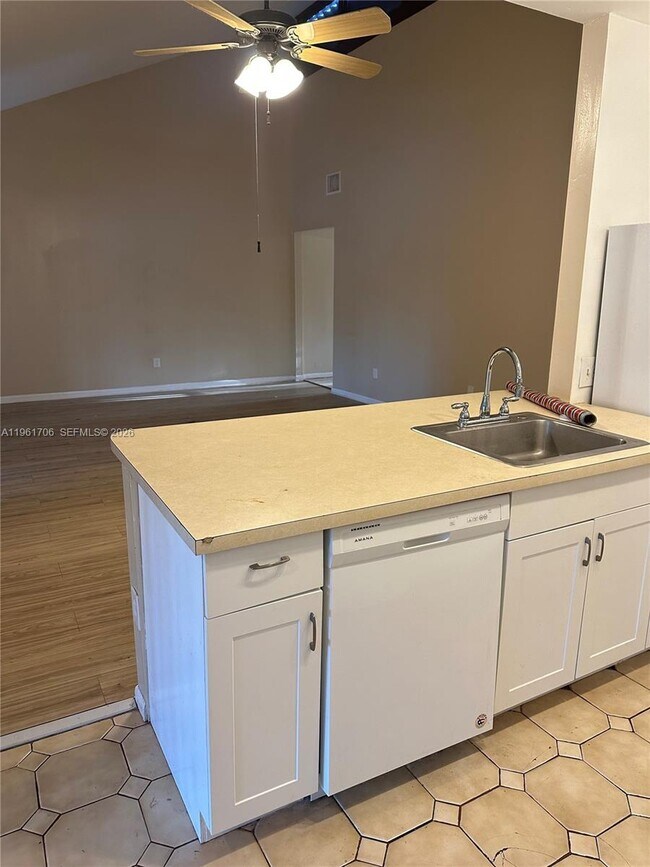 Photo - 1525 Sandpiper Blvd