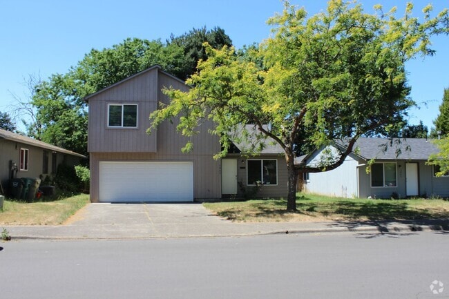 Building Photo - Four bedroom, two bath family home on quie...