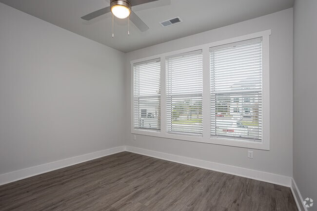 2BR, 2BA - 1,201SF
