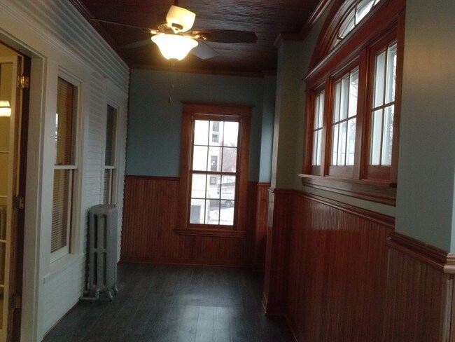 #1 View of Porch - 514 Franklin W Ave Unidad Franklin Avenue 2nd Floor
