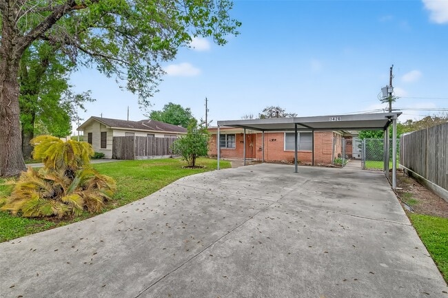 Photo - 3428 Bradford St