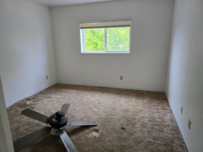 Building Photo - 1883 Kellenbeck Ave Unit 2 Rental