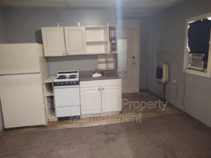 Photo - 906 Putnam Ave