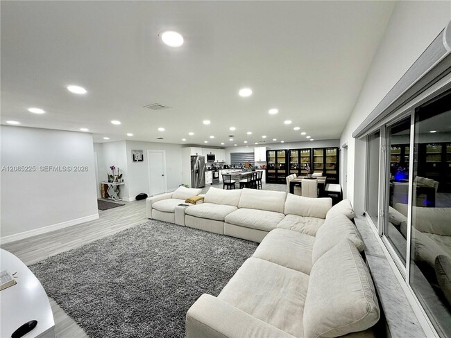 1545 NW 11th St
