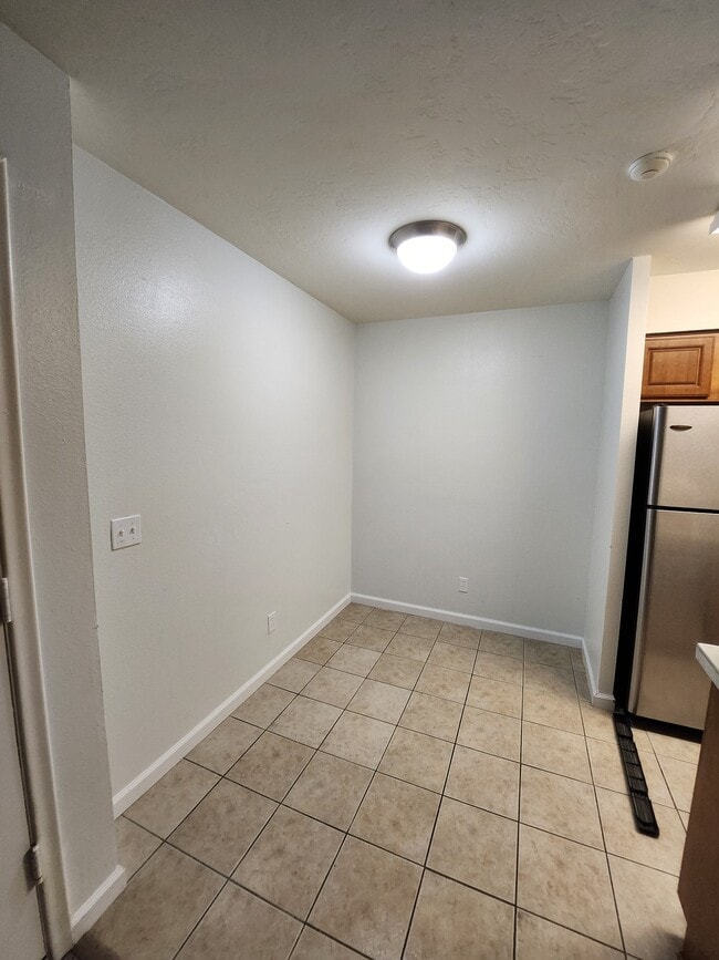 Photo - 1810 E Blacklidge Dr Unit 503