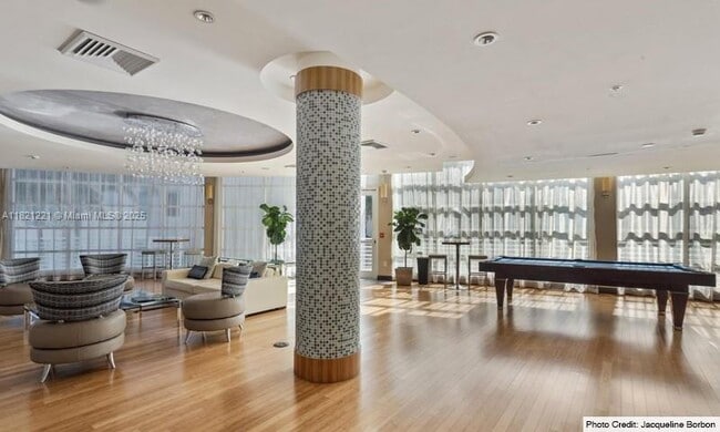 Photo - 253 NE 2nd St Unidad 809