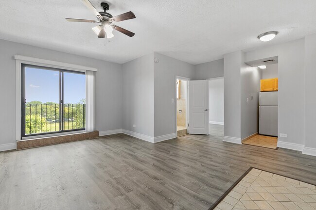 Photo - 4520 N Clarendon Ave Unit 802