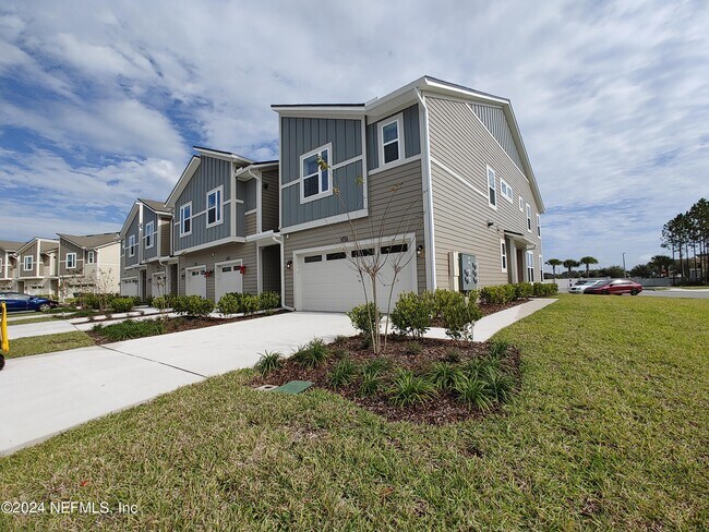 11253 Minnetta Ct