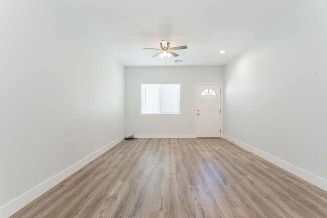 Building Photo - 1621 S Dandelion St Unit 1 Rental