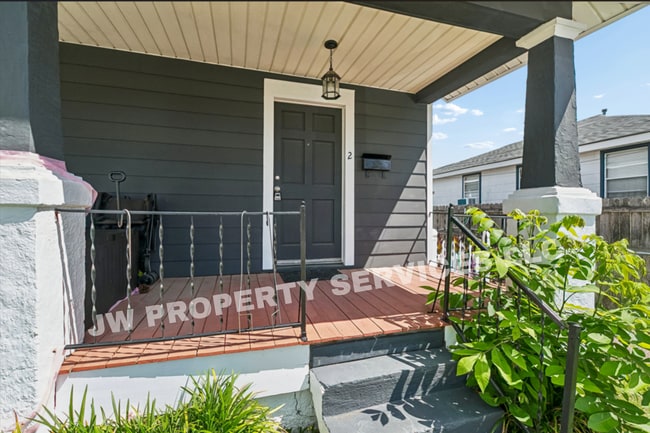 Photo - 1611 Hesiod St Unit Apt 2