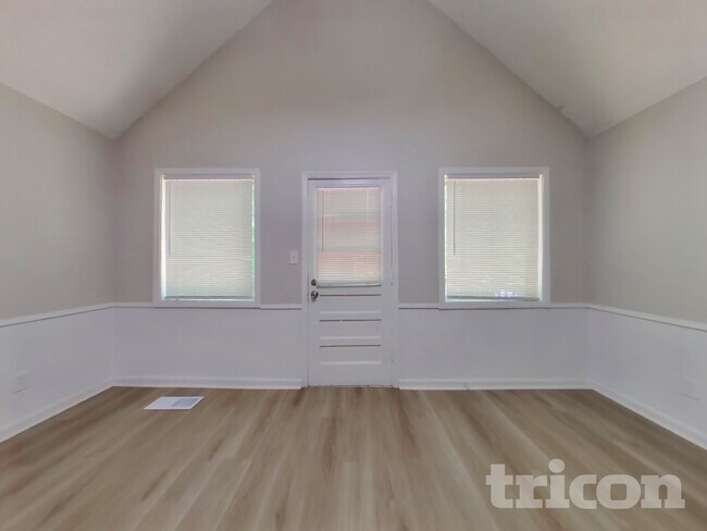 Photo - 2395 Wales Dr