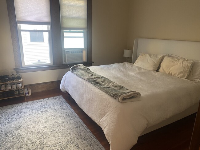 Building Photo - 616 Whalley Ave Unit 2nd Floor