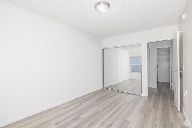 1BR, 1BA - 550SF - Bedroom