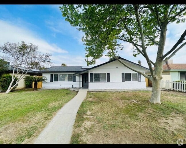 Building Photo - REMODELED 3 bed 2 bath in SW Rental