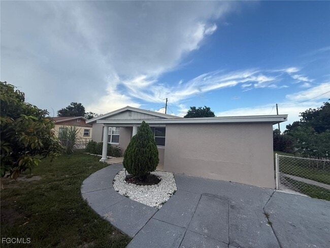 Photo - 1665 Henderson Ave