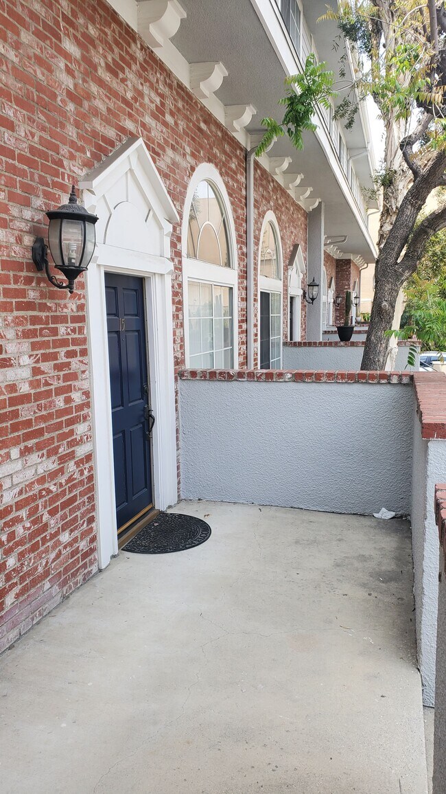 Photo - 8741 Darby Ave