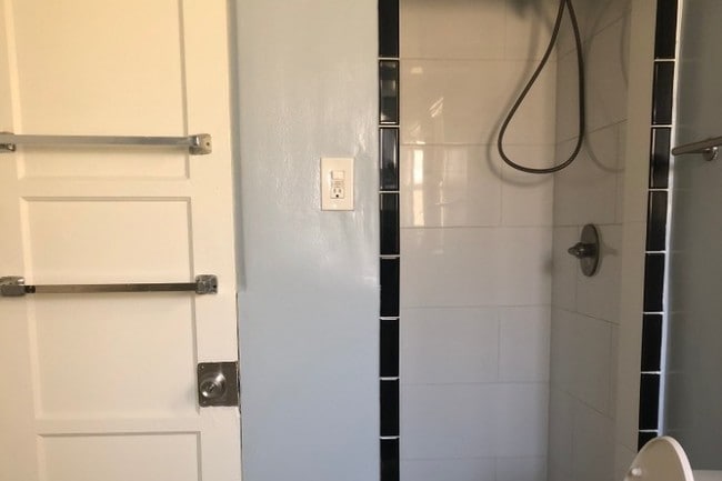 Foto principal - 4235 Degnan Blvd Unidad Degnan