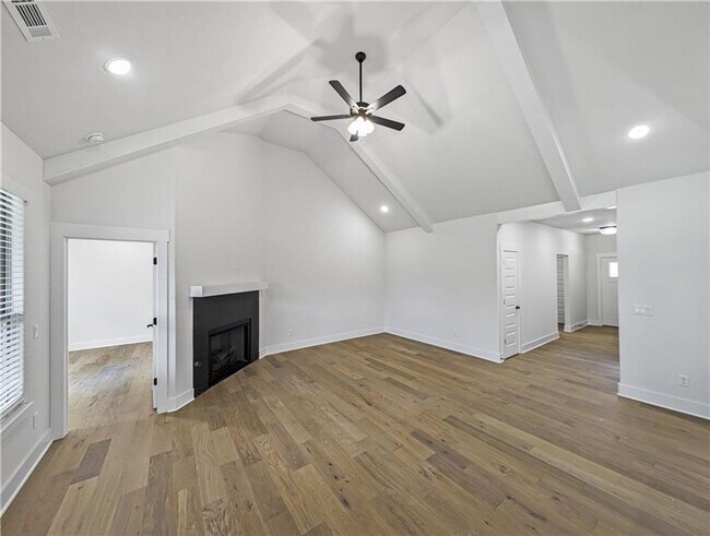 Photo - 720 Marianne St