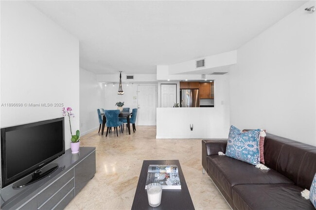 Photo - 1621 Bay Rd Unidad 906