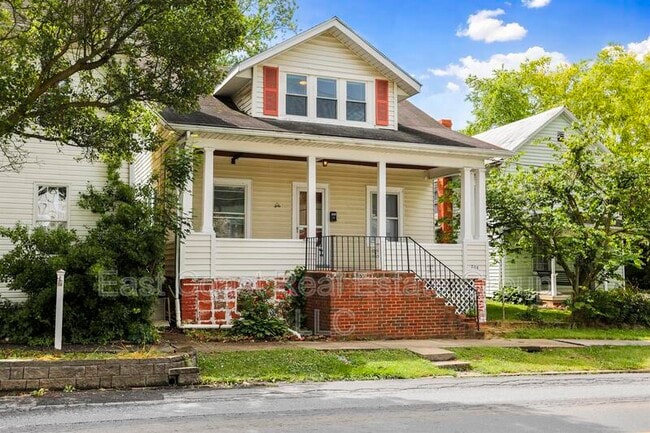 Photo - 208 N Mary St