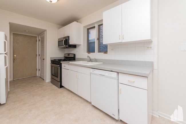 Photo - 845 N Hoyne Ave Apartments Unit 2