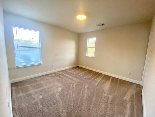 Photo - 518 Remington Chase Ct