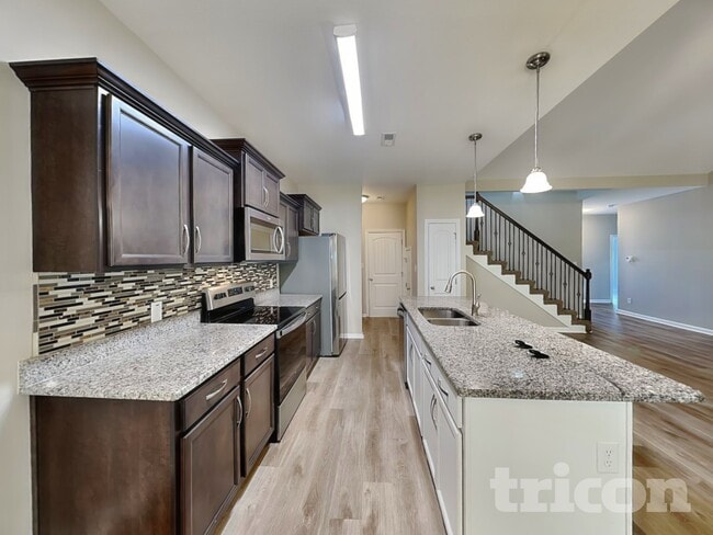 Photo - 476 Woodtrace Dr