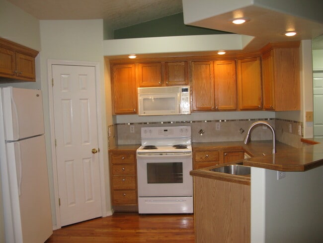 Photo - 2020 E Laguna Ave