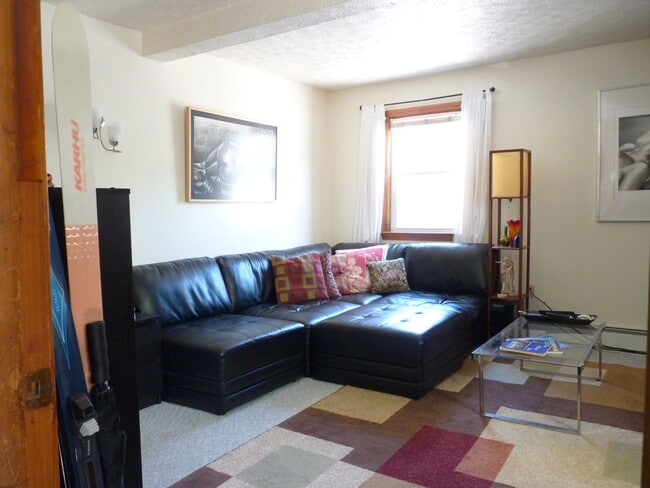 Large living room - 59 Cumberland Ave Unidad 59 #2
