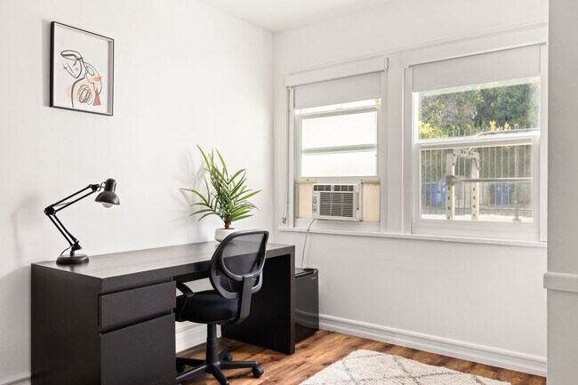 Photo - 515 Landfair Ave Apartment Unit Single Room 5 - 5