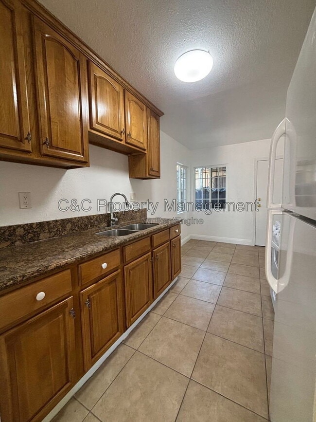 Photo - 1143 W 91st St